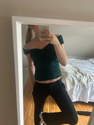 Grön offshoulder topp  - Supersöt grön offsholder topp💞🥹