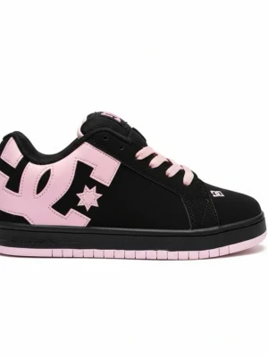 Dc shoes - Helt nya oanvända dc shoes, p.g.a. fel storlek.          Med rosa tjocka skosnören 