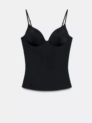 Topp Da ra - Tajt söt trendig topp från Zara! Säljer då jag inte gillade den😅 Fint skick andvänd en gång! Nypris 300. Storlek S!