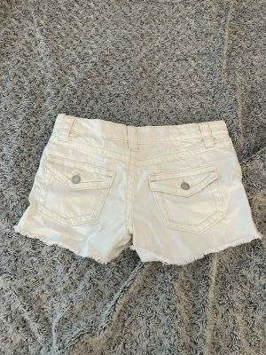 Jeansshorts  - Jeansshorts från Gina.