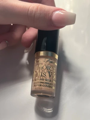 Too Faced Born This Way Concealer  - Too Faced Born This Way Multi-Use Sculpting Concealer i nyansen Swan. Super bra teckning har användt en gång färgen passa tyvärr ej mig.