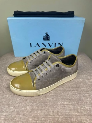 Lanvin skor - Hej, säljer nu dessa svin snygga Lanvin skor. Skorna är i grymt skick! Begränsat antal boxar och dustbag. Hör av dig vid frågor. 