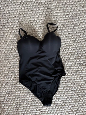 Body - Stretchig body från H&M i storlek S, knappt använd. Finns ej kvar att köpa