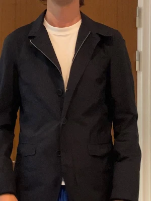 Mörkblå Herno Jacka - Herno regnjacka, storlek 48 (M).
