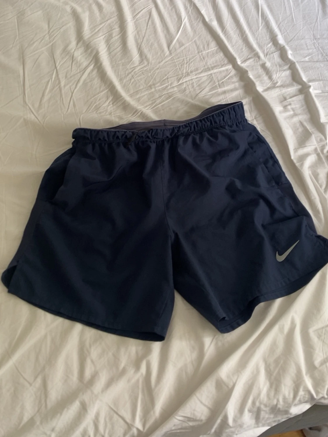 Mörkblå träningsshorts från Nike