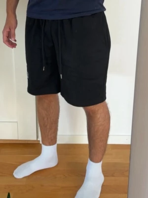 Shorts - Svarta mjukisbyxor shorts. Storlek XS.