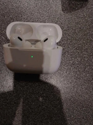 Airpods pro 2 megasafe charging - Säljer airpods pro 2, fungerr perfekt