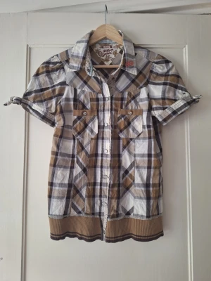 Rutig topp - Gullig rutig skjorta från hilfiger denim (köpte second hand)✨️✨️ storlek medium men passar mer som small🌷