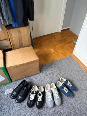 Masion marigela gats och valentino rockrunner  - Valentino masion marigela skor 44 finns inne 