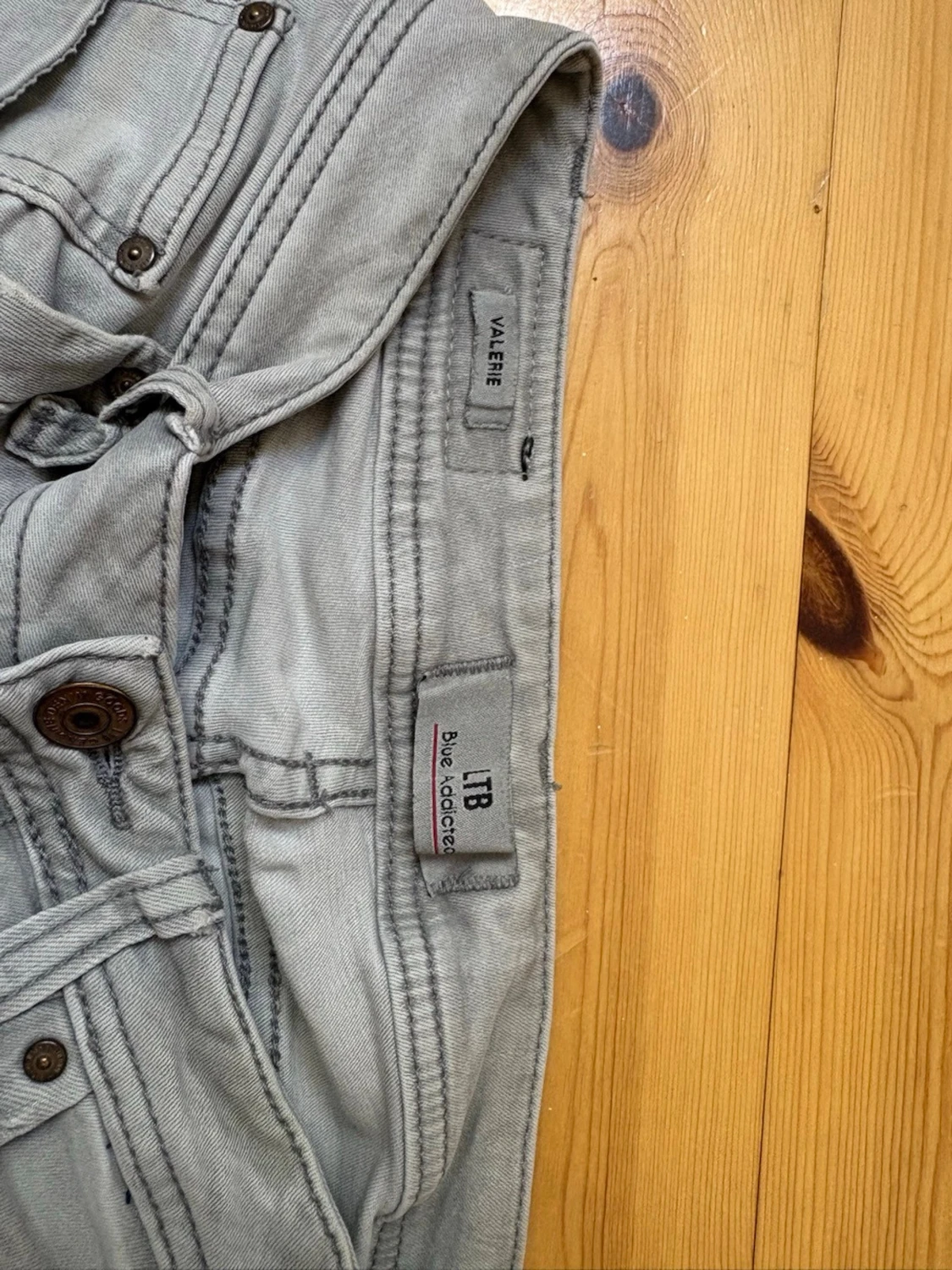 Ljusgrå bootcut jeans - 3