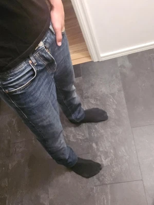 Blå jeans morris pris kan diskuteras! - Raka jeans från morris riktigt fina med bra pass form priset kan diskuteras! 