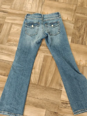 Låg midja jeans - Köptes för 300kr men har aldrig använts pga jag har många jeans. Storlek 158 