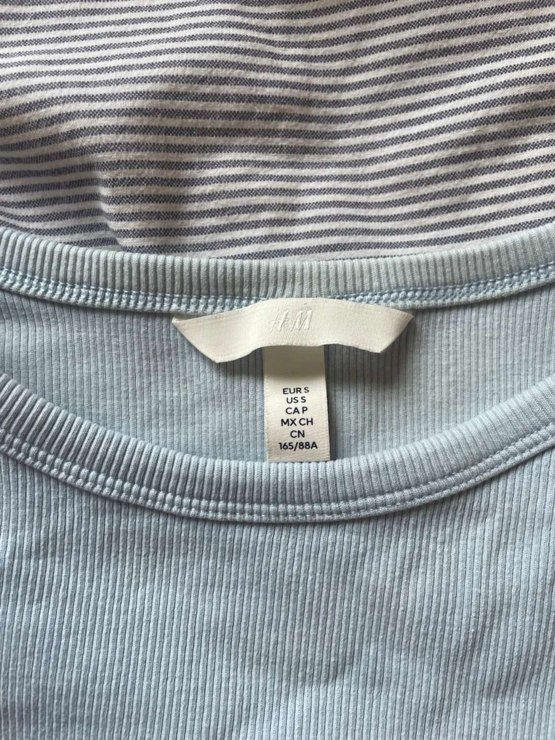 Ljusblå ribbad croppad linnetopp H&M - 1