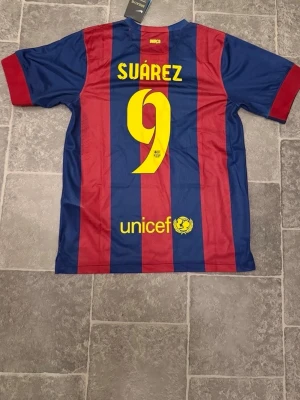 Barcelona matchtröja Suárez #9 2014\15 - FC Barcelona Suárez 9 år 2014/2015 Medium helt ny och oanvänd 