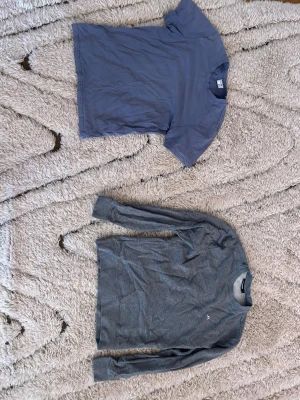 Filippa K t-shirt och j lindberg sweatshirt i mycket fint skick  - Säljer en Filippa K t-shirt och j lindberg sweatshirt i mycket fint skick, båda stl S, lite skrynkliga men bara att stryka dem så blir det bra.  