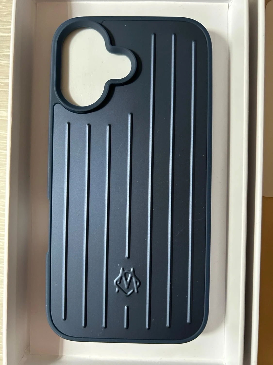 Rimowa phonecase - 1