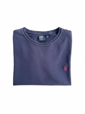 Vintage Polo Ralph Lauren - T-shirt - blue - L - • Size Large  • Blue color  • 100% cotton material  • Short sleeve T-shirt  • Polo Ralph Lauren brand  • Visible small hole near logo  • Crew neck style  • Smoke & pet free home