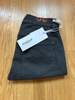 *Helt nya* Dondup George jeans  - Helt nya Dondups | Modell George | W30 | Nypris 3000kr+ | Skriv vid frågor! 