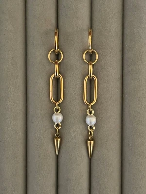 Örhängen  - Ett par örhängen från mitt egna märke Laika där jag själv designar och tillverkar smycken i rostfritt stål💕😍 nedsänkt pris, ett värde av 129 kr🤩välj gärna Instabox som frakt för snabbast och smidigast frakt 
