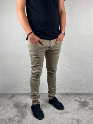 Replay jeans  - Ett par riktigt snygga jeans från Replay i storlek W31 L32 i modellen Anbbas Hyperflex