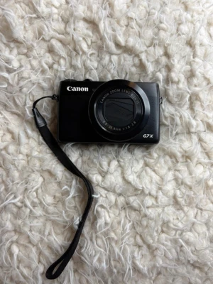 Canon G7 X mark i  - Canon G7X i jättebra skick, inga repor och fungerar perfekt, batteriet inuti kameran är nytt och originellt från Canon