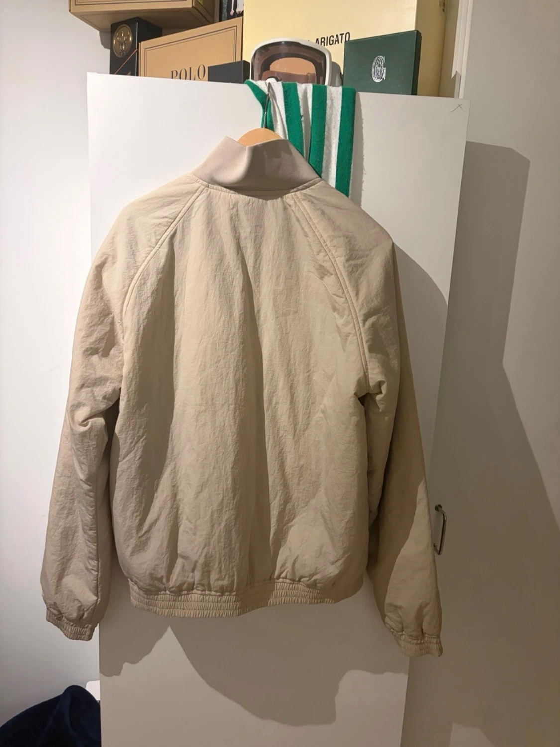 Beige vindjacka från Calvin Klein - 1