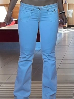 Vita jeans - Vita low waist jeans från Nelly🤍