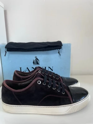 Vinröda Lanvin Cap Toe  - Säljer nu dessa Vinröda Lanvin Cap Toe i uk 9 som motsvarar 43 men som passar upp mot 44, skriv för fler bilder/frågor🙌🏼