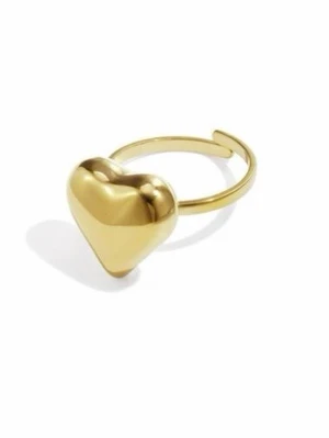 Guldfärgad ring med hjärta - Snygg guldfärgad rostfritt stål ring med ett stort, blankt hjärta som detalj. Ringen har en öppen design och är tillverkad i metall med en polerad finish. Perfekt för dig som vill ha en statement-accessoar med romantisk känsla.