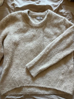 Stickad tröja - Stickad beige tröja ifrån Wera. Jätte mysig!