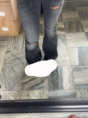 Gina Young jeans - Säljer ett par grå bootcut jeans från gina Young i storlek 158. Knappt Användna!