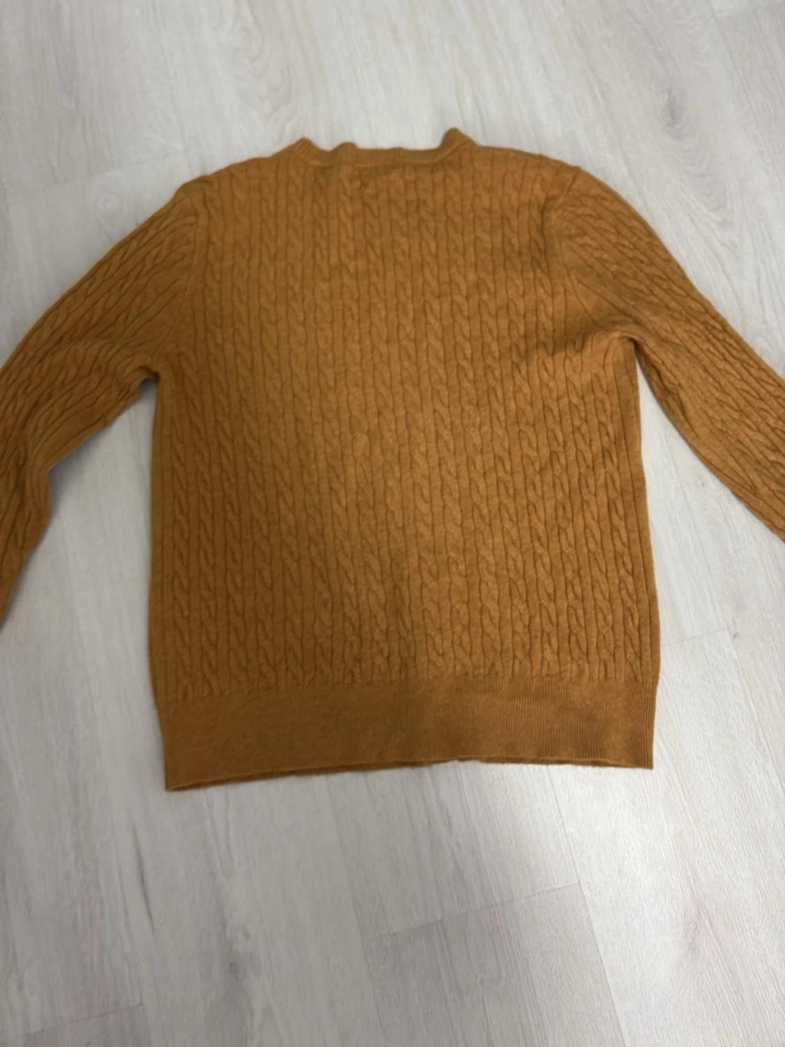 Kabelstickad senapsgul tröja - 1