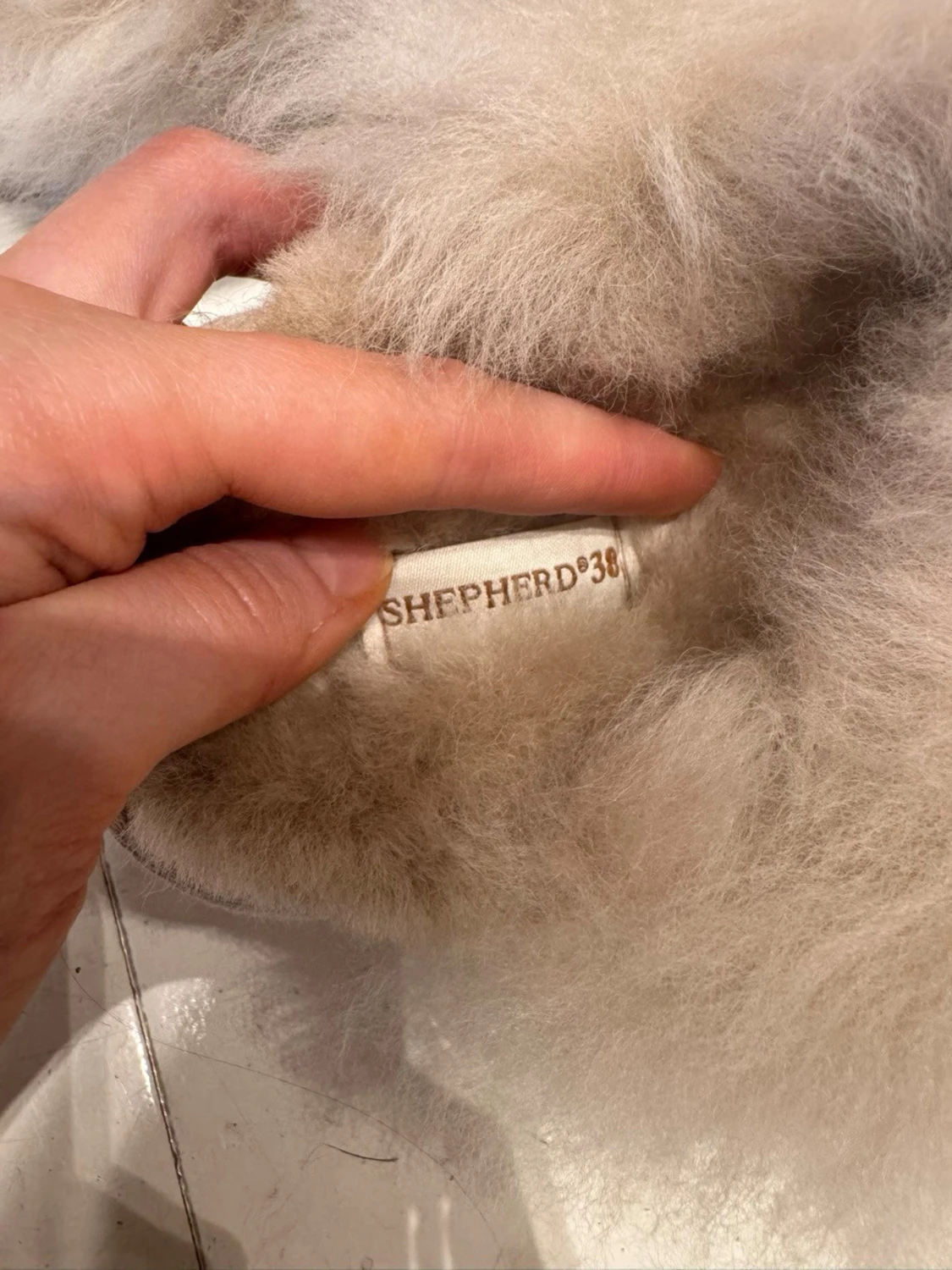 Beige fårskinnstofflor Shepherd - 1