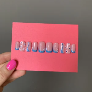 Press on nails - Min senaste design på press on nails, ni kan beställa likadana för 200:-. Kan även beställas i andra färger. Alla press on naglar målas för hand av mig så de går att göra efter era önskemål. 💙