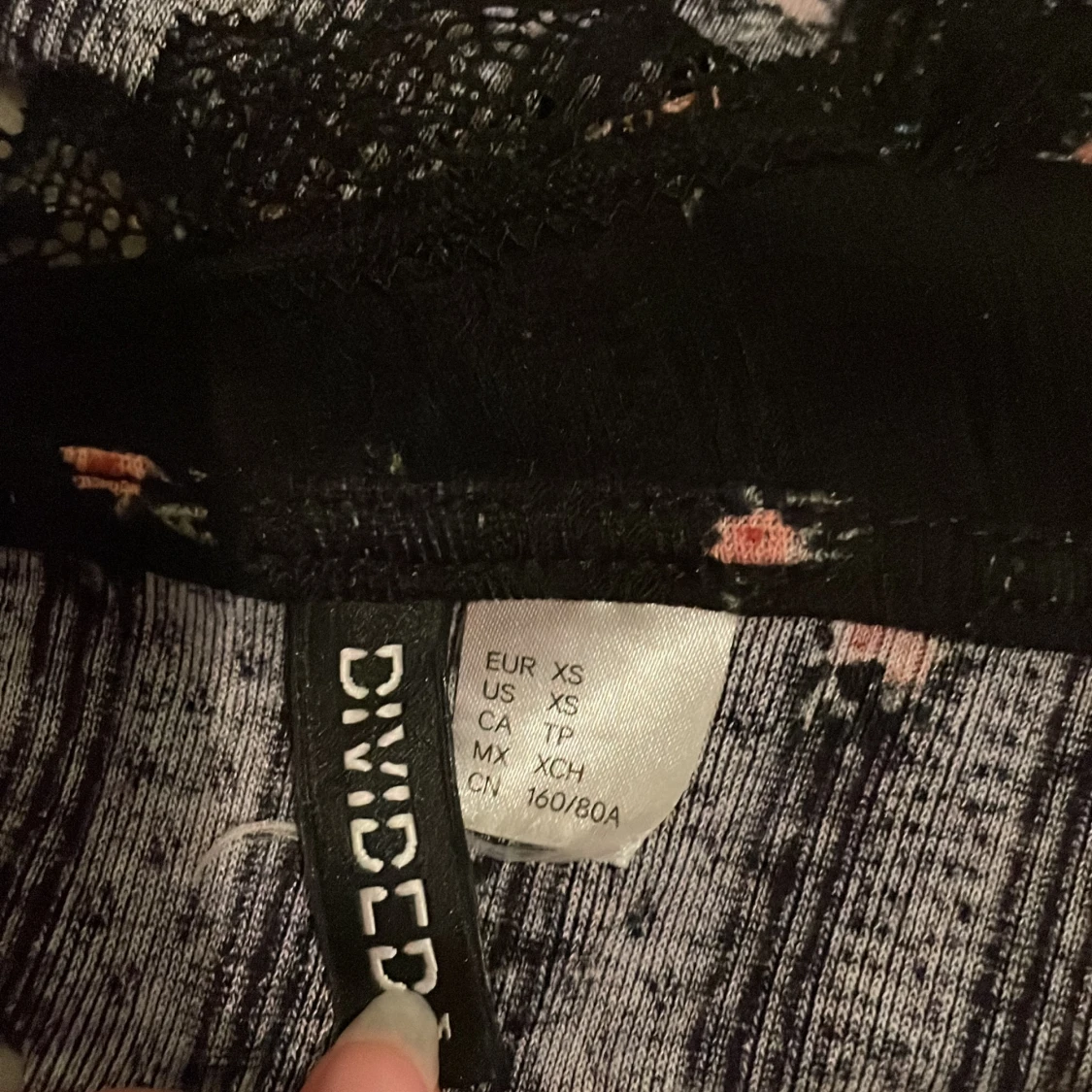 Svart croppad topp  - 91