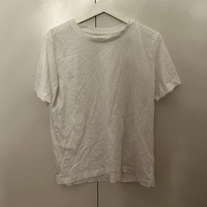 T-shirt - Helt basic vit t-shirt💕