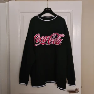 Coca Cola Crewneck - Coca Cola crewneck from H&M, only worn and washed once. Almost new condition, no/minimal sign or usage. Oversized and very comfortable 