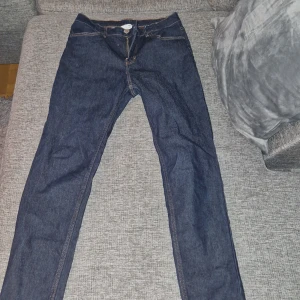 Barn jeans byxq - Jeans i storlek 158 köpt i zalando. Dom är mörkblåa.