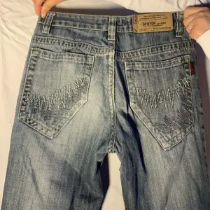 Snygga lågmidjade jeans