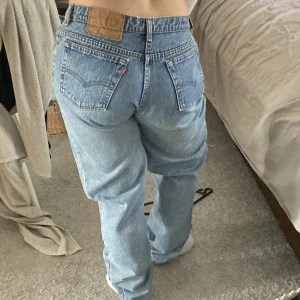Baggyjeans - Köpt dessa här på plick. Står ej storleken men skulle chansa på W30 L32, modell 501
