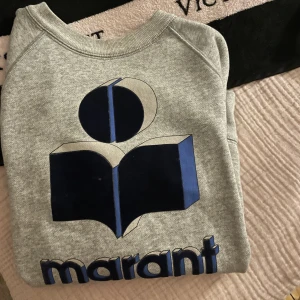 Marant hoodie  - Säljer eller byter gärna mot en annan i större storlek! 🩷