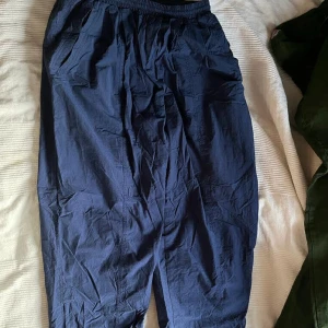 Vintage Nike Parachute Pants - Vintage Parachute Pants från Nike. Mycket fina, har inte lyckats använda mycket. Säljer då de är för stora för mig.