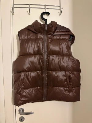 Västar - pris per väst är 250kr alla är storlek S