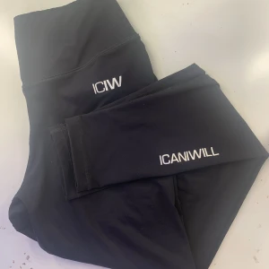 ICIW tights med scrunch stl S - Säljer mina svarta tights från ICIW med scrunch på rumpan eftersom att tightsen blivit för små för mig.💓Använda fåtal gånger och därför bra skick! 