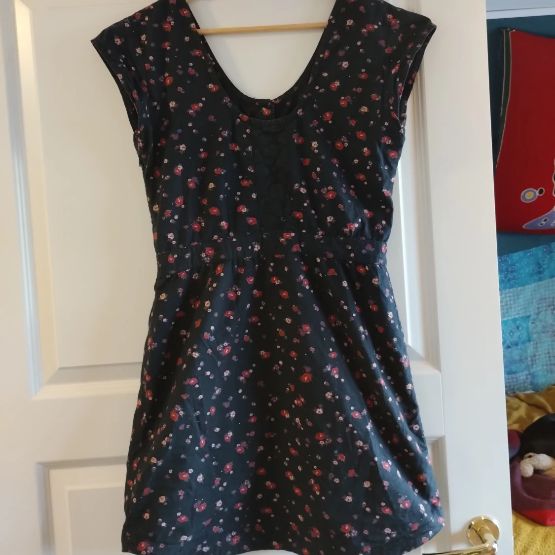 Blommig klänning storlek S - 90