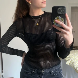 Mesh topp - As snygg meshtopp från zara. Helt oanvänd, säljer då den tyvärr inte kommit till användning😢