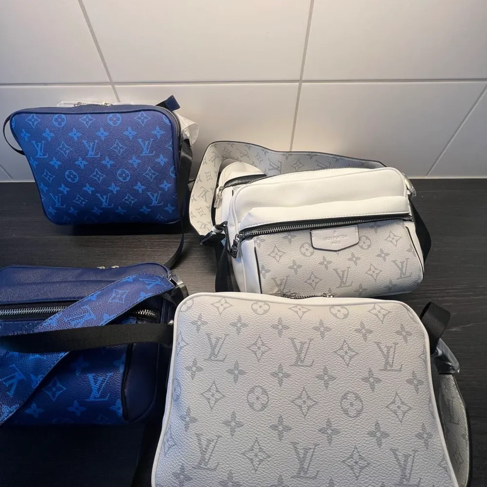 Helt nya Louis Vuitton axelväskor som är perfekt till sommaren💯. Väskor.