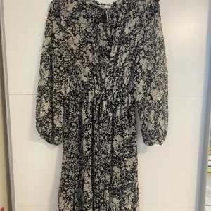 Maxi sommarklänning - Knappt använd, i god skick.