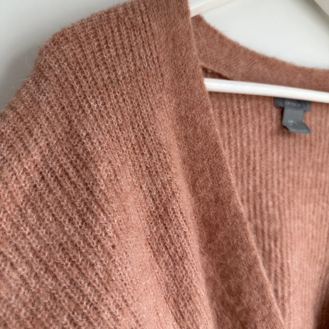 Rosa stickad kofta med knappar - 91