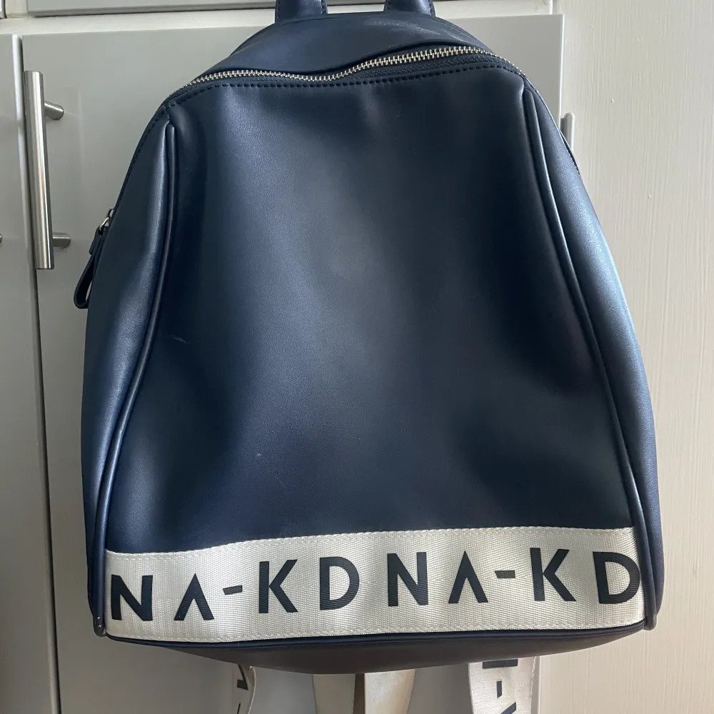 NA-KD ryggsäck endast använd några få gånger . Väskor.